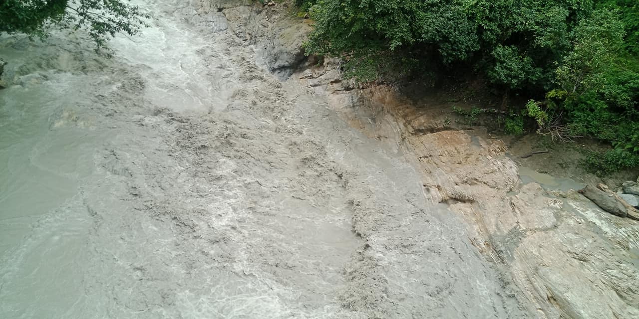 गाैमुल गाउँपालिका-२ मा पहिराेले  बुढीगंगा नदी थुनियाे, सुरक्षित रहन गाउँपालिकाकाे  अनुराेध