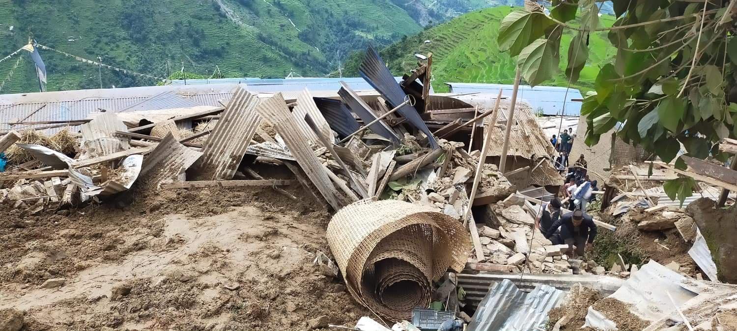 पहिरो घर पुरिदा एकको मृत्यु  एक बेपत्ता, ७ घाइते