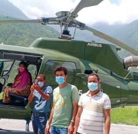 बाजुराबाट गर्भबतीको हेलिकप्टरबाट उद्धार