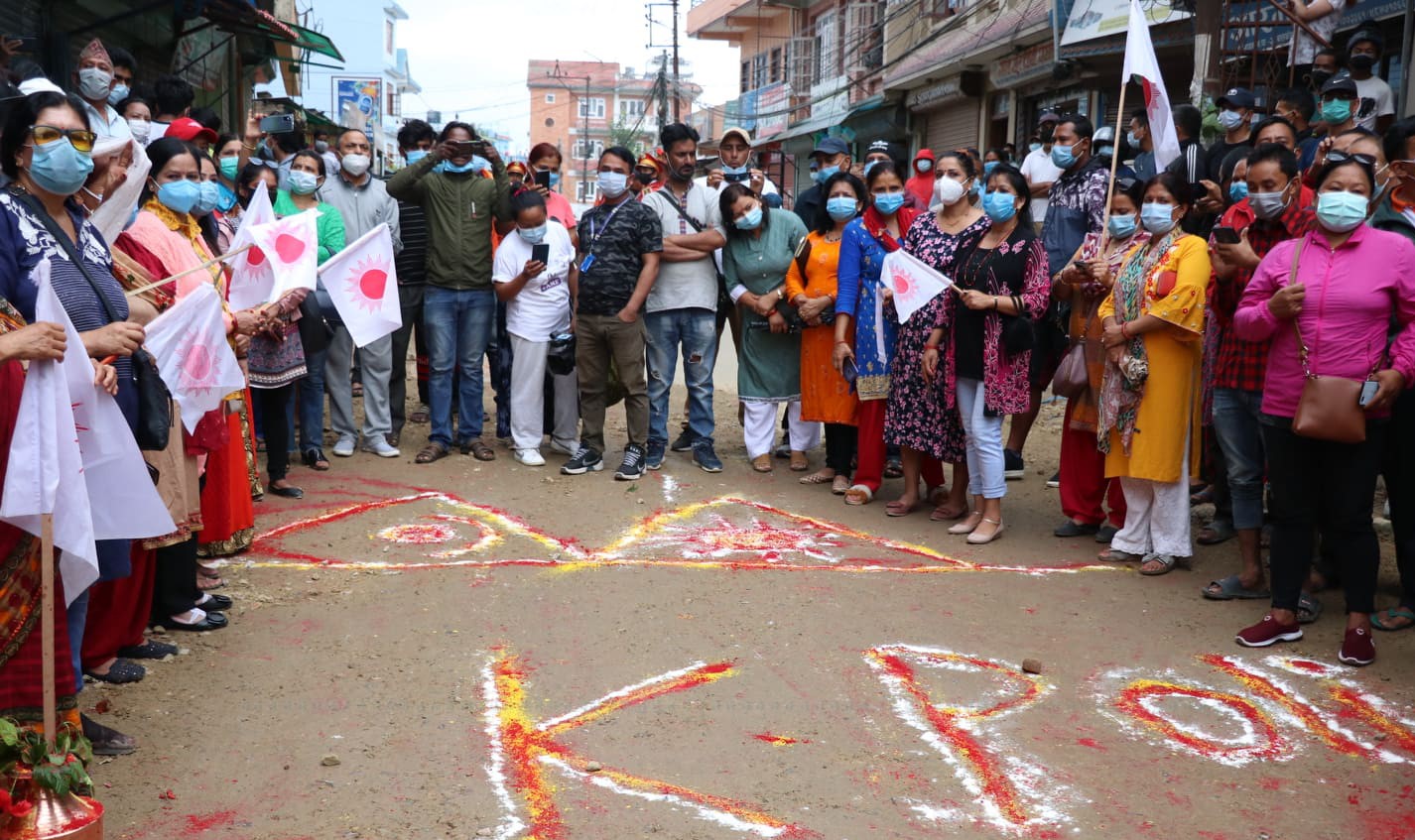बालकोटमा ओलीलाई बाजागाजासहित स्वागत (तस्बिरहरू)
