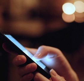 बालबालिकालाई मोबाइलको लत छुटाउन के गर्ने ?