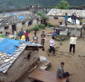 सेना, प्रहरीको सुरक्षा बिचमा बाजुरा कारागार भित्र चरेश र मोवाइलको कारोबार