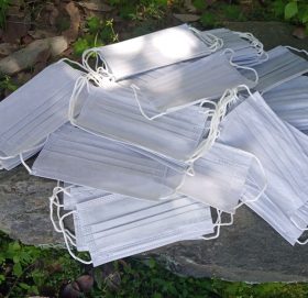 सुर्मा सरोवर जाने भक्तजनहरूलाई अध्यक्ष मण्डेलले गरे मास्क वितरण , आज बाट सुर्मा सरोवरको यात्रामा हिंडे भक्तजनहरू