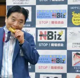 जब विजेता खेलाडीको स्वर्णपदक मेयरले चपाइदिए…