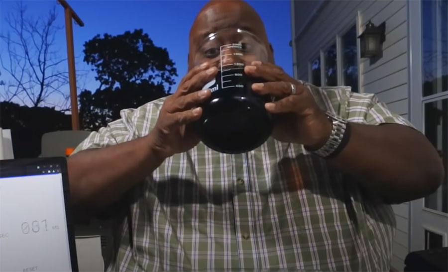 पौने १९ सेकेण्डमा दुई लिटर सोडापानी पिएर विश्व कीर्तिमान