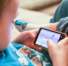 भारत : मोबाइल गेम खेल्दा गाली गर्दथे पिता, १७ वर्षीय छोराले घाँटी थिची हत्या गरिदिए