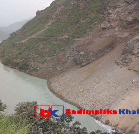 बाजुराकाे साप्पाटामा सुख्खा पहिरो बग्न सुरू, कर्णाली नदि पहिराेले पुन: थुनियो