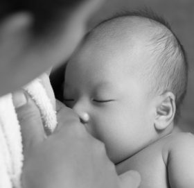 आधुनिकता बढेसँगै नेपालमा स्तनपान गराउनेको सङ्ख्या घट्यो