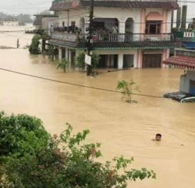 वर्षाले रुपन्देहीका विभिन्न क्षेत्र डुबानमा, देवदहमा पुल भासियो