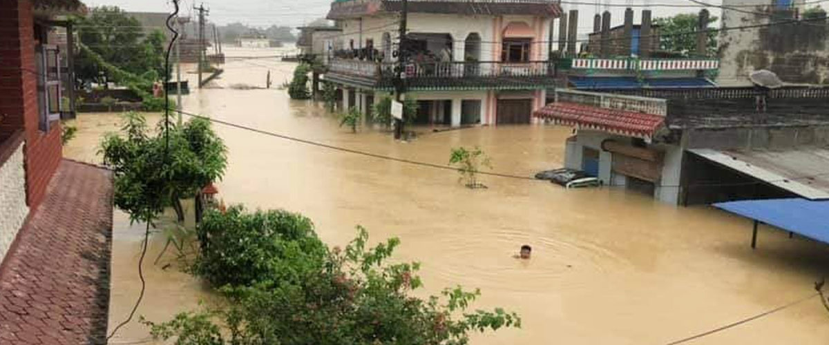 वर्षाले रुपन्देहीका विभिन्न क्षेत्र डुबानमा, देवदहमा पुल भासियो