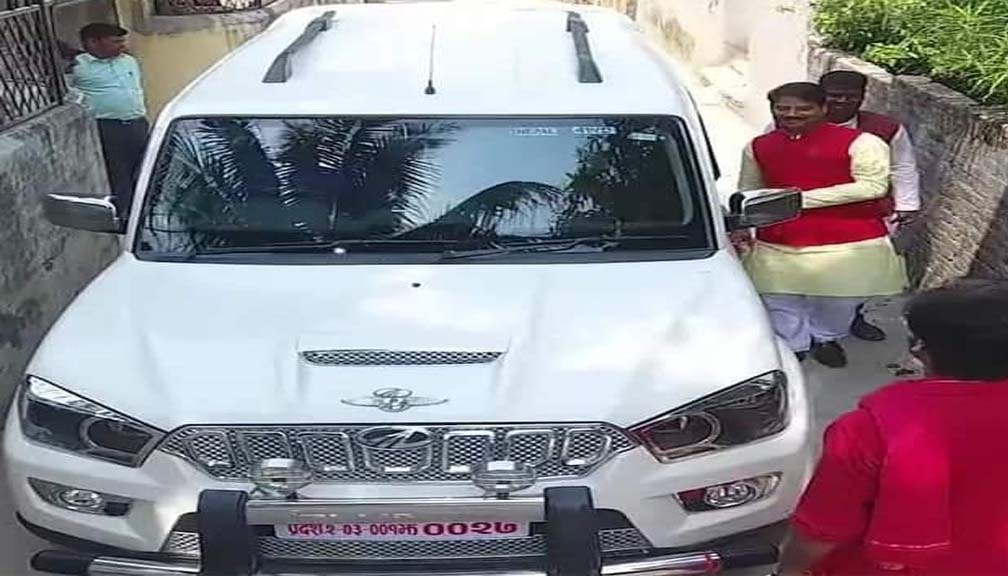 एलबम बनाउन सरकारी गाडिको दुरुपयोग गर्दै मेयर पटेल