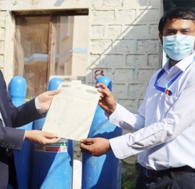 एचआरसी बाजुराद्धारा जिल्ला अस्पतालमा स्वास्थ्य साम्रगी सहयोग