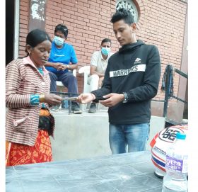 भालुको आक्रमणबाट घाईते कौशिलाको उपचारको लागि जुवापानी सेवा समाजबाट आर्थिक सहयोग