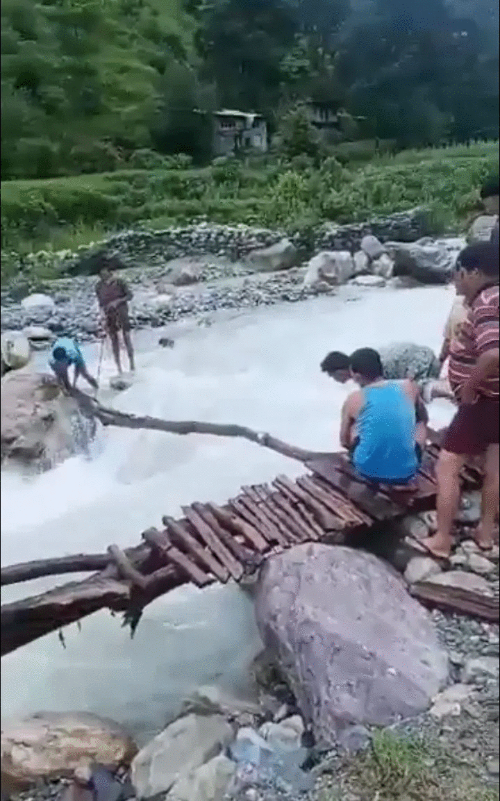 पुल नहुदा कुशापानिका बासिन्दा समस्या मा