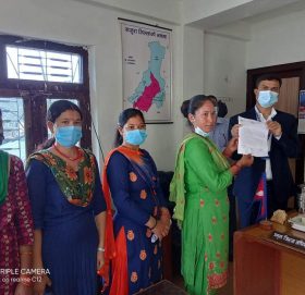 बाजुरामा अनेमसंघ  क्रान्तीकारीद्धारा स्थानीय तहलाई बुझाए ज्ञापन-पत्र