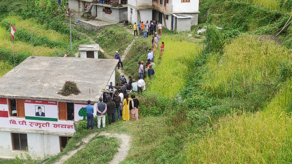 केन्द्रीय सदस्य पाण्डेकै गृह जिल्ला बाजुरामा कार्यक्रताद्धारा कालो झन्डा प्रद्धर्शन