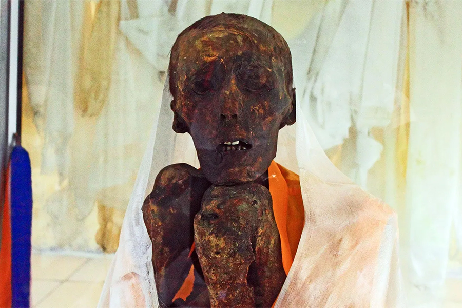 साढे पाँच सय वर्ष पुरानो लास, तर बढिरहेको छ कपाल र नङ