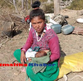 बाजुरामा कम उमेरमा आमा बन्दै, आमाको ज्यान जोखिम