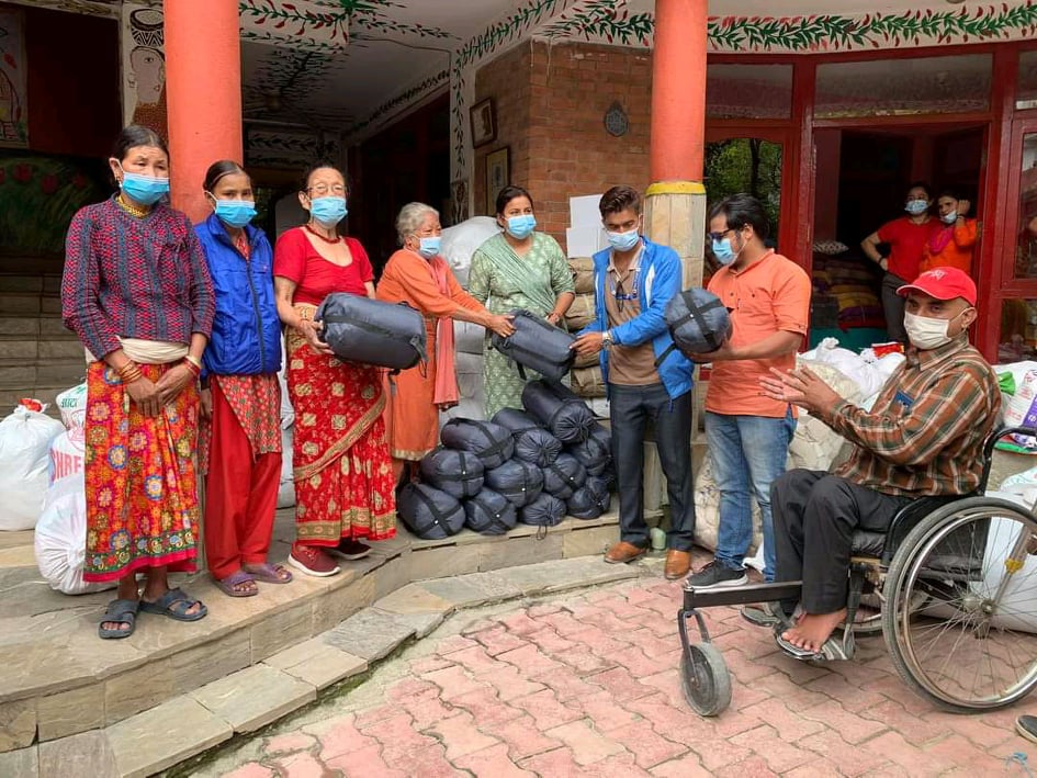 शान्ति सेवा गृह द्धारा गौमुल गाउँपालिका १ सय ५० बाढीपहिरो परिवारलाइ सहयोग