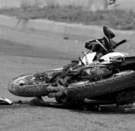 मोटरसाइकलसँग ठोक्किंदा माइक्रोमा आगलागी, एकको मृत्यु, चार घाइते