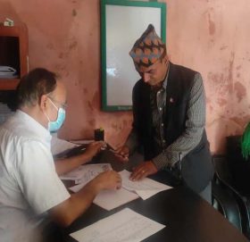 बाजुरा नेकपा समाजबादीमा ८ जना जनप्रतिनिधीले गरे सनाखत