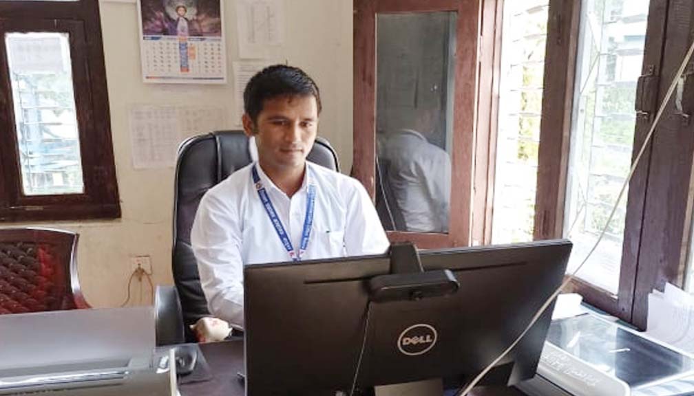 कम्प्यूटर अप्रेटर रावल बर्ष उकृष्ट कर्मचारीमा चयन