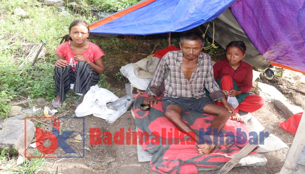 उपचार अभावमा अलपत्र पेमा गुरुङ, ७ महिना देखी पाल मुनी बास