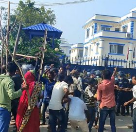 थुनुवाको मृत्यु भएपछि सुनसरीमा झडप, प्रहरीसहित एक दर्जन बढी घाइते