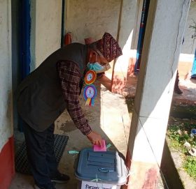 नेपाली काग्रेस बाजुराको मतदान सुरु