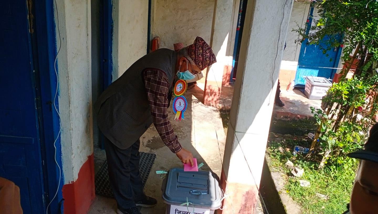 नेपाली काग्रेस बाजुराको मतदान सुरु