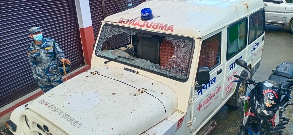 बाजुराका काँग्रेस कार्यक्रताद्धारा तोडफोड भएको एम्बुलेन्स न बन्यो, न कार्बाही भयाे