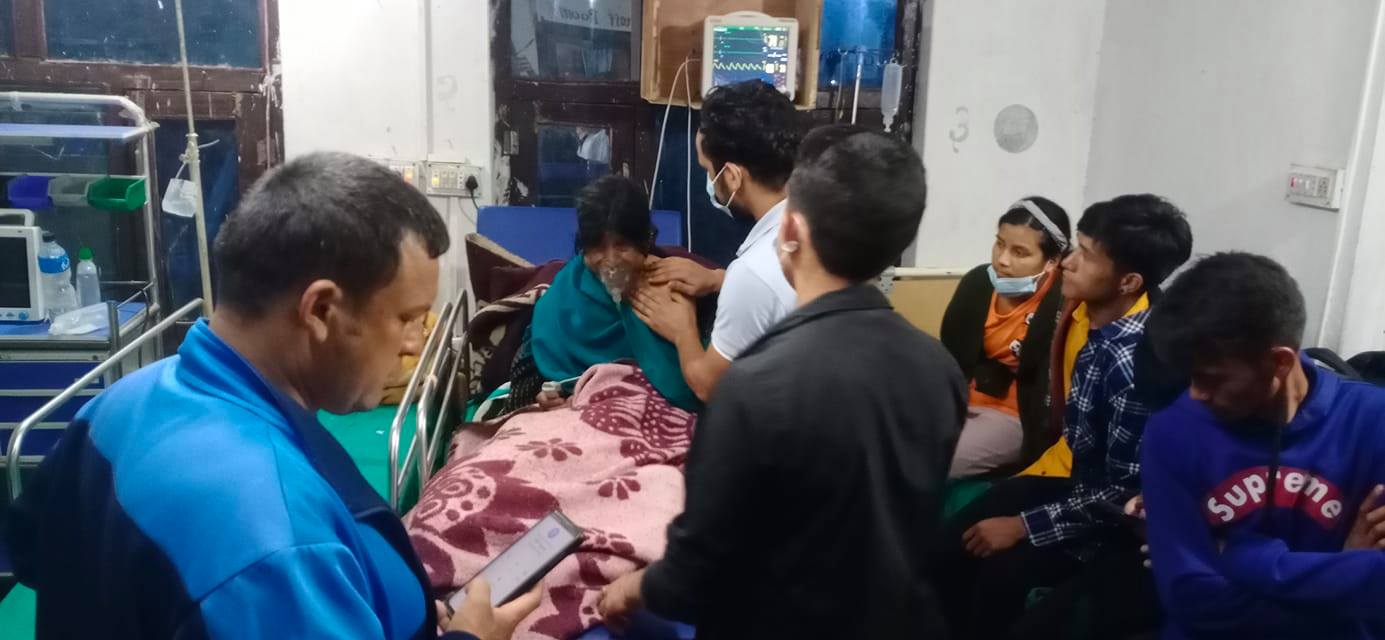 भिरबाट लडेको गाईले लछारेर एक महिला घाइते