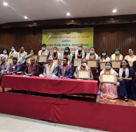 मानसिक दिवसको अवसरमा चिकित्सक, विभिन्न संस्था, पत्रकारसहित १३ जना सम्मानित