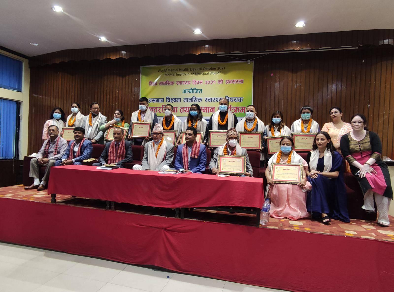मानसिक दिवसको अवसरमा चिकित्सक, विभिन्न संस्था, पत्रकारसहित १३ जना सम्मानित