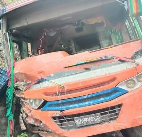 नुवाकोटको किस्पाङमा बस दुर्घटना, २० जनाभन्दा बढी घाइते