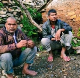 थलारा पहिरो पीडितको बिलौना: हेलिकप्टर बाट आकासमा उड्दैँ समस्या समाधान हुदैँन