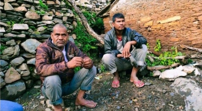 थलारा पहिरो पीडितको बिलौना: हेलिकप्टर बाट आकासमा उड्दैँ समस्या समाधान हुदैँन