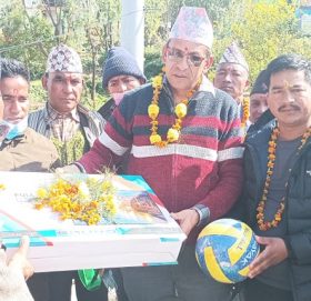 तरूणदलकाे स्थापना दिवशकाे अबसरमा बाजुराका कैदिबन्दीलाई टिभि र खेलकुद सामाग्री