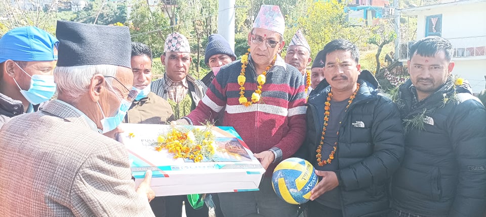 तरूणदलकाे स्थापना दिवशकाे अबसरमा बाजुराका कैदिबन्दीलाई टिभि र खेलकुद सामाग्री