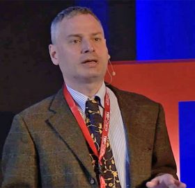 यी हुन् ३२ भाषा बोल्ने व्यक्ति