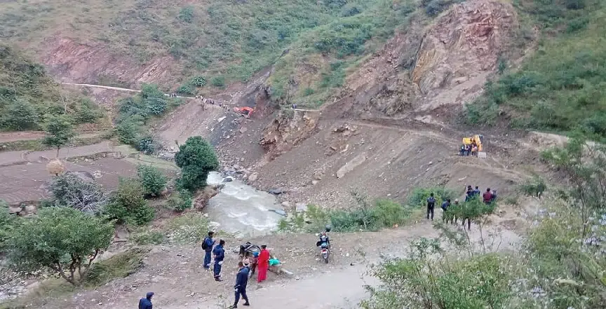 रडुवामा अवरुद्ध केआइसिंह राजमार्ग खुल्यो