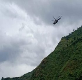 जयपुथ्वी राजमार्ग अवरुद्ध हुदाँ: बझाङमा हेलिकप्टरमार्फत गर्भवतीको उद्धार