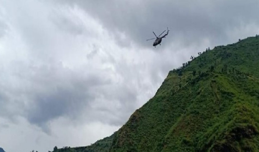 जयपुथ्वी राजमार्ग अवरुद्ध हुदाँ: बझाङमा हेलिकप्टरमार्फत गर्भवतीको उद्धार