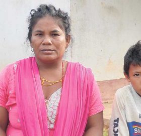 कक्षा ६ मा पढ्दै ४७ वर्षीया आमा