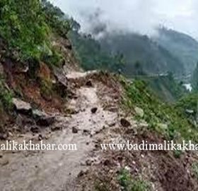 अविरल वर्षाका कारण ठाउँठाउँमा सडक अवरुद्ध