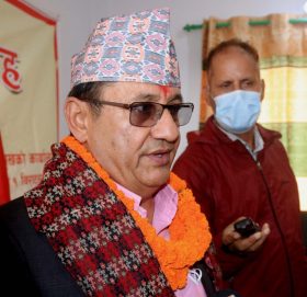 मुख्यमन्त्री आचार्यले विश्वासको मतका लागि प्रस्ताव राख्दै