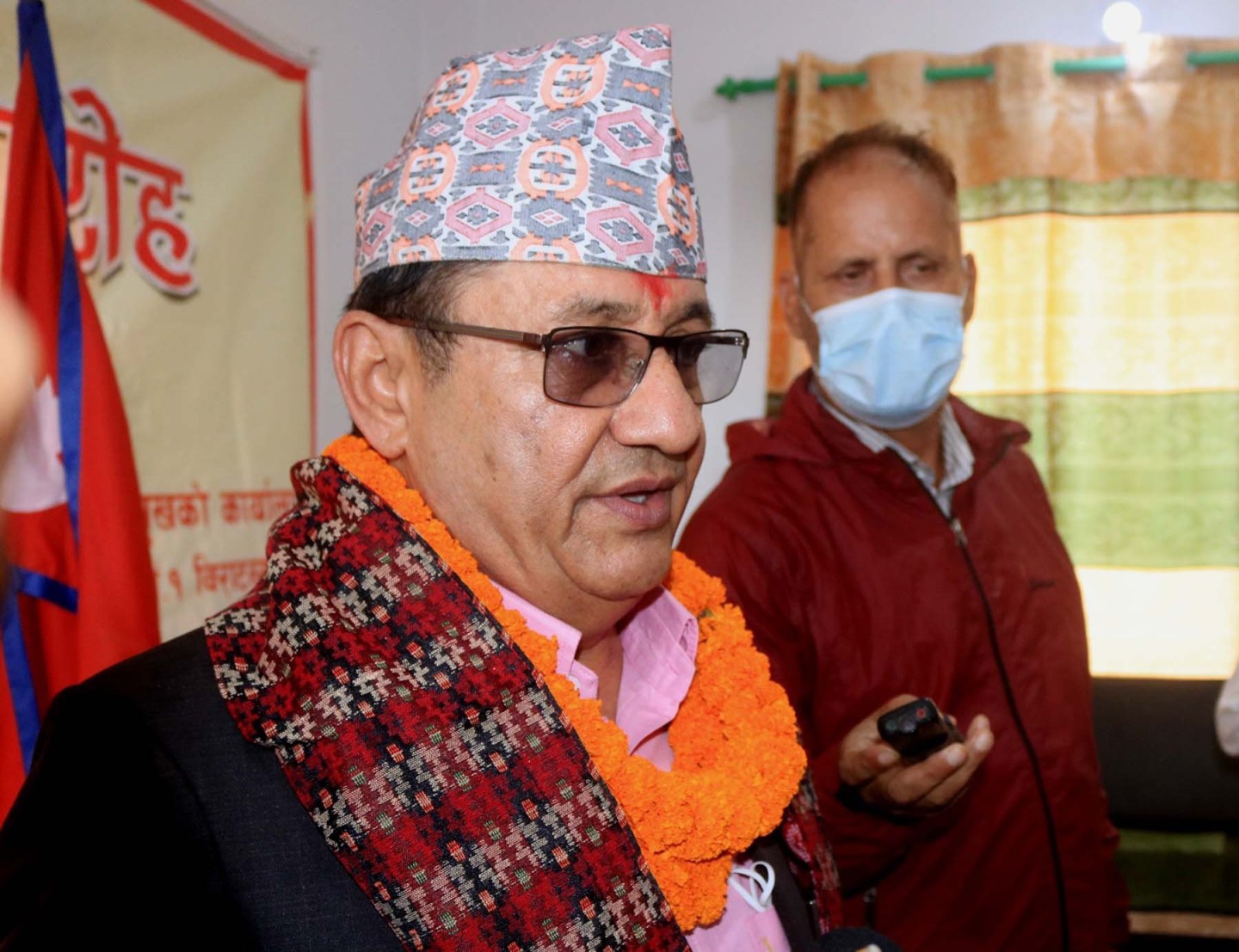 मुख्यमन्त्री आचार्यले विश्वासको मतका लागि प्रस्ताव राख्दै