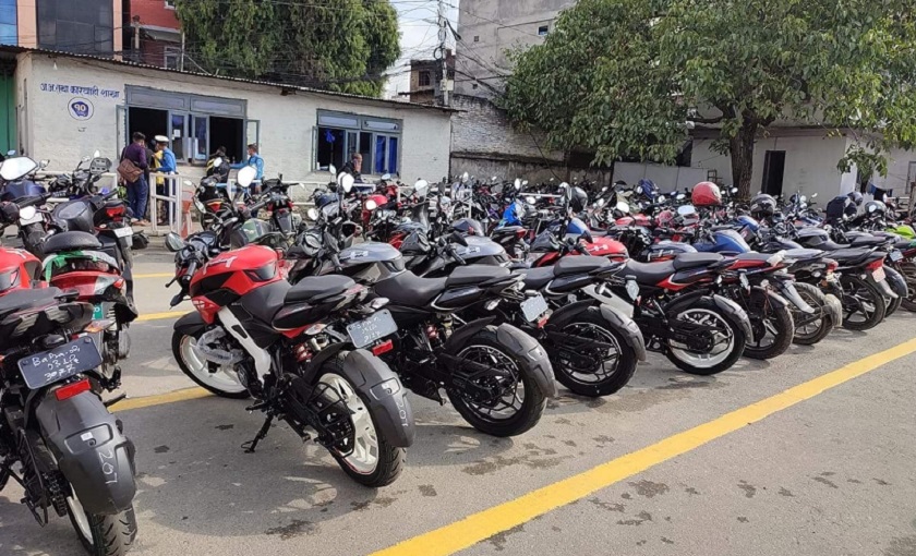नम्बर प्लेटविनै चलाएका २ सय १९ वटा मोटरसाइकल पक्राउ