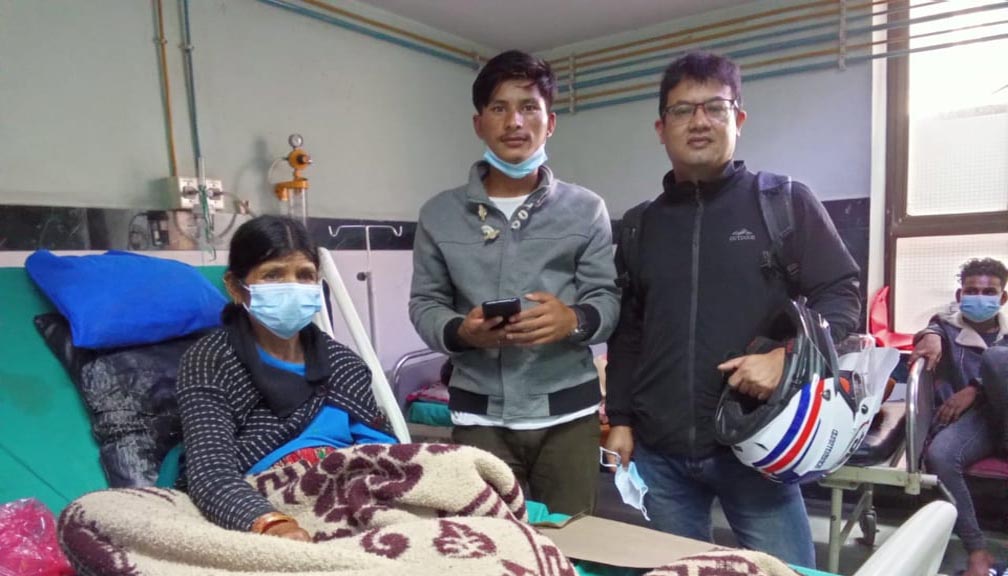 भिरबाट लडेको गाईले किचेर घाईते महिलाको आर्थिक अभाबले उपचारमा समस्या