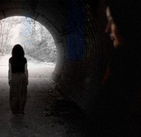 एक आमा भन्छिन्, ‘परिवार पाल्न छोरी बेचिदिएँ